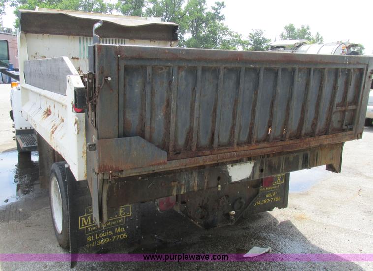 image for item BS9113 2003 GMC C5500 dump truck