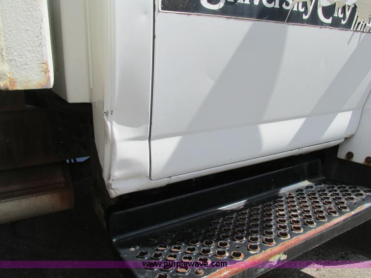 image for item BS9113 2003 GMC C5500 dump truck