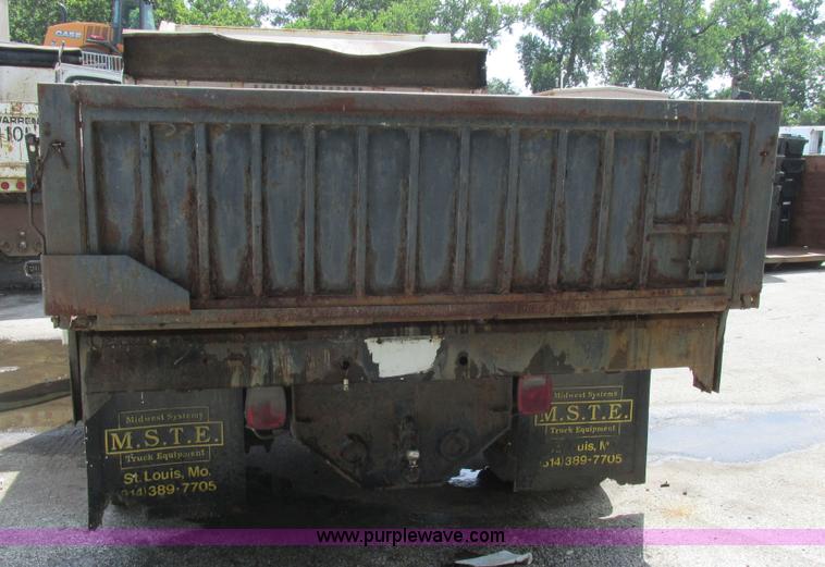 image for item BS9113 2003 GMC C5500 dump truck