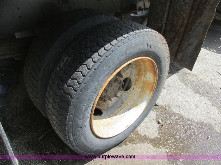 image for item BS9113 2003 GMC C5500 dump truck