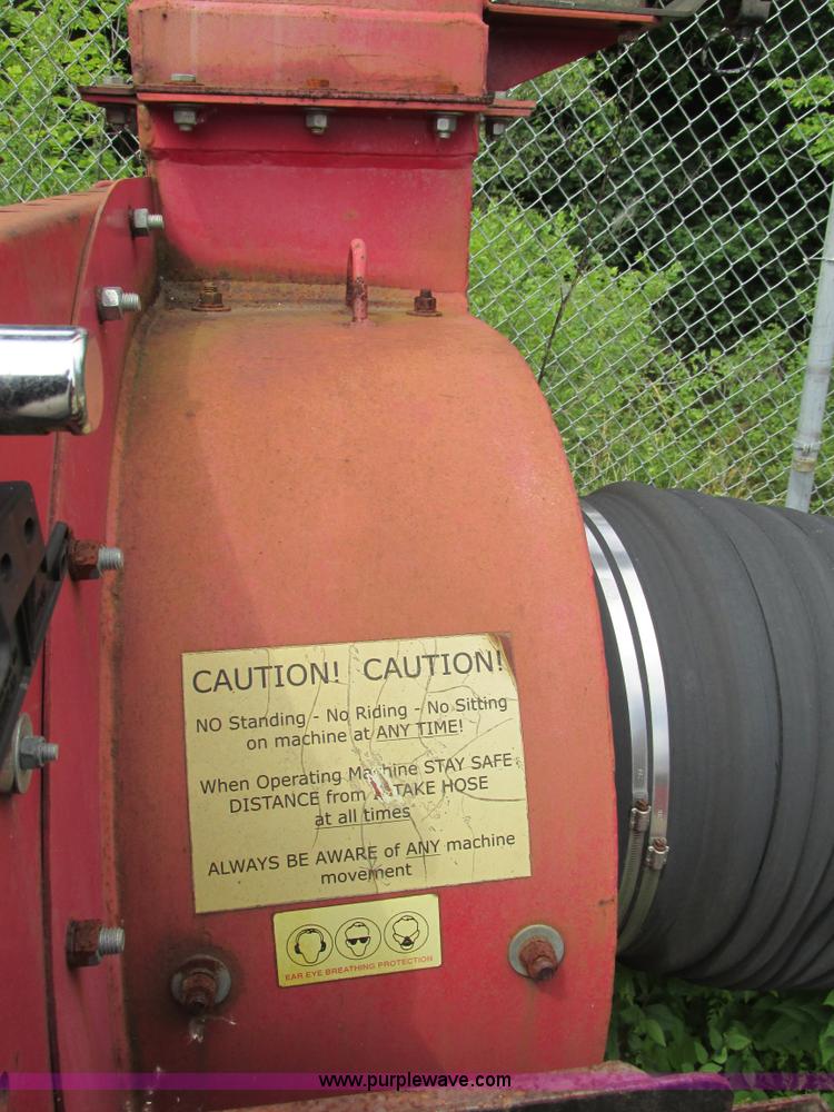 image for item BS9173 2006 Giant-vac 112 leaf vacuum