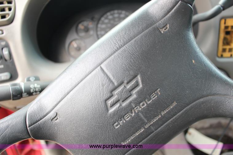 image for item F7966 1998 Chevrolet S10 pickup truck