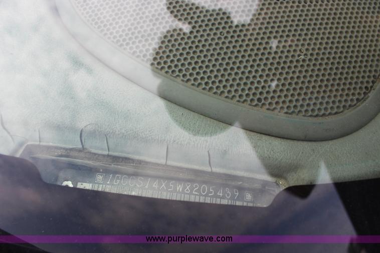 image for item F7966 1998 Chevrolet S10 pickup truck