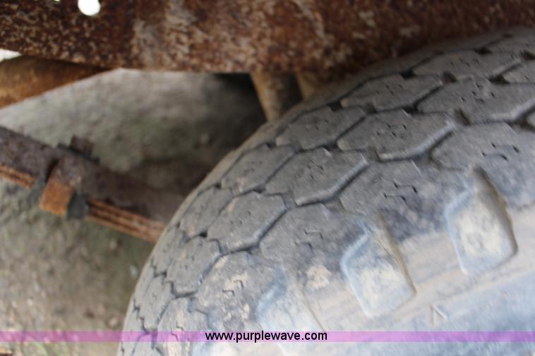 image for item F7966 1998 Chevrolet S10 pickup truck