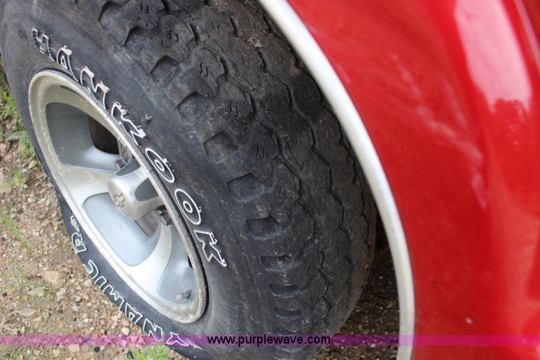 image for item F7966 1998 Chevrolet S10 pickup truck