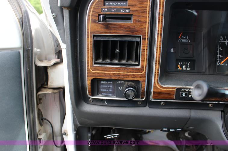 image for item F7971 1991 Ford Econoline E350 ambulance