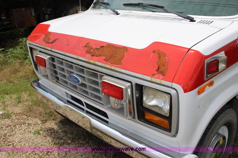 image for item F7971 1991 Ford Econoline E350 ambulance