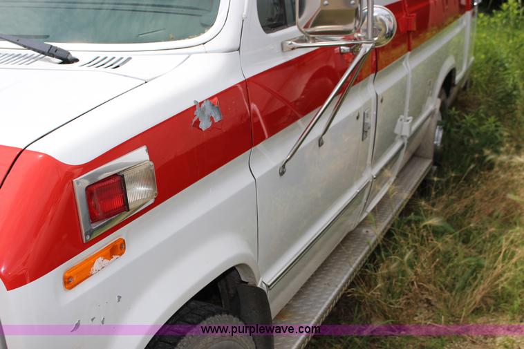 image for item F7971 1991 Ford Econoline E350 ambulance