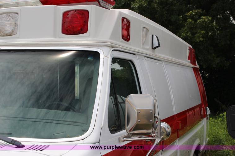 image for item F7971 1991 Ford Econoline E350 ambulance