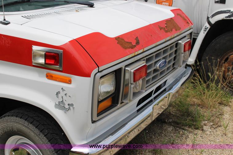 image for item F7971 1991 Ford Econoline E350 ambulance