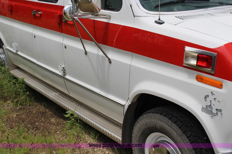 image for item F7971 1991 Ford Econoline E350 ambulance