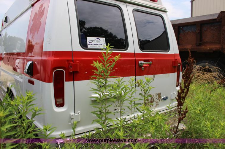 image for item F7971 1991 Ford Econoline E350 ambulance