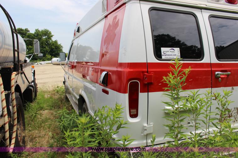 image for item F7971 1991 Ford Econoline E350 ambulance
