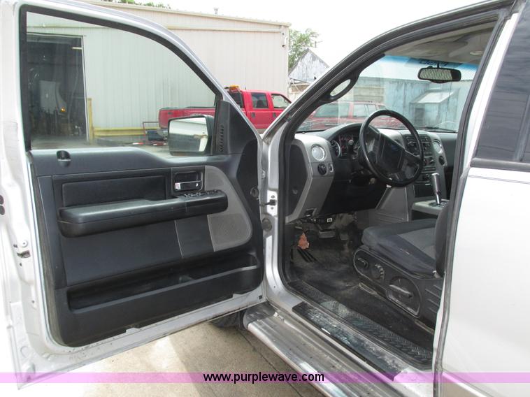 image for item H4557 2004 Ford F150 FX4 SuperCab pickup truck