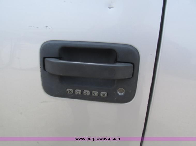 image for item H4557 2004 Ford F150 FX4 SuperCab pickup truck