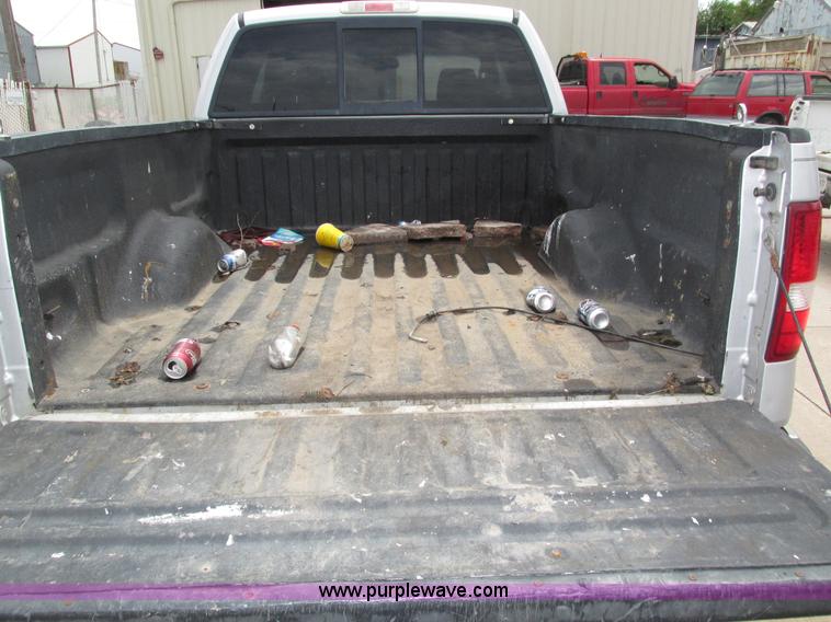 image for item H4557 2004 Ford F150 FX4 SuperCab pickup truck