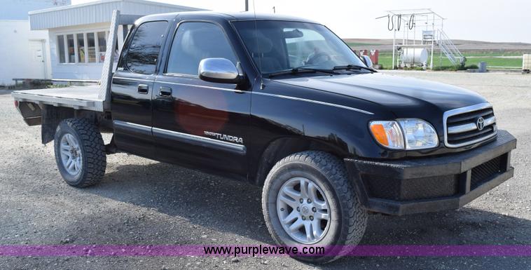 image for item H5119 2003 Toyota Tundra SR5 Access Cab flatbed pickup truck