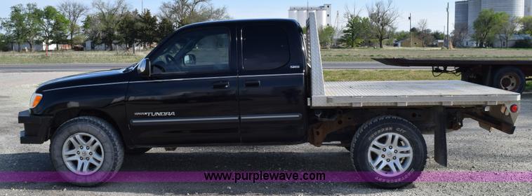 image for item H5119 2003 Toyota Tundra SR5 Access Cab flatbed pickup truck