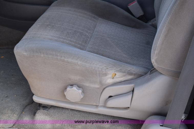 image for item H5119 2003 Toyota Tundra SR5 Access Cab flatbed pickup truck