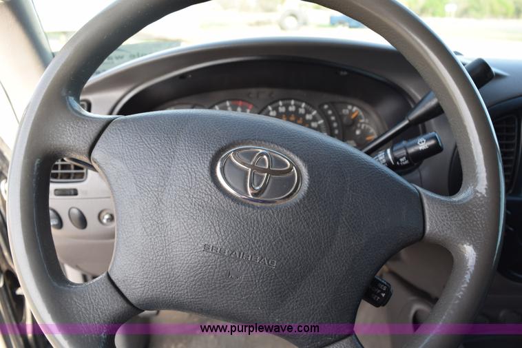 image for item H5119 2003 Toyota Tundra SR5 Access Cab flatbed pickup truck