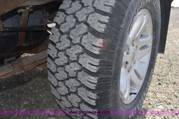 image for item H5119 2003 Toyota Tundra SR5 Access Cab flatbed pickup truck