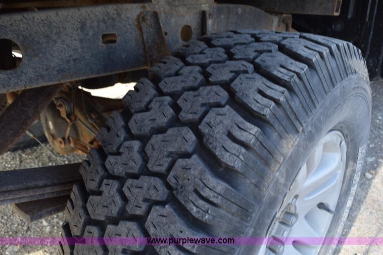 image for item H5119 2003 Toyota Tundra SR5 Access Cab flatbed pickup truck