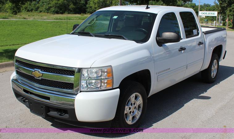 image for item I1547 2009 Chevrolet Silverado 1500 Crew Cab pickup truck