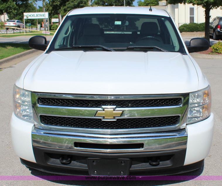 image for item I1547 2009 Chevrolet Silverado 1500 Crew Cab pickup truck