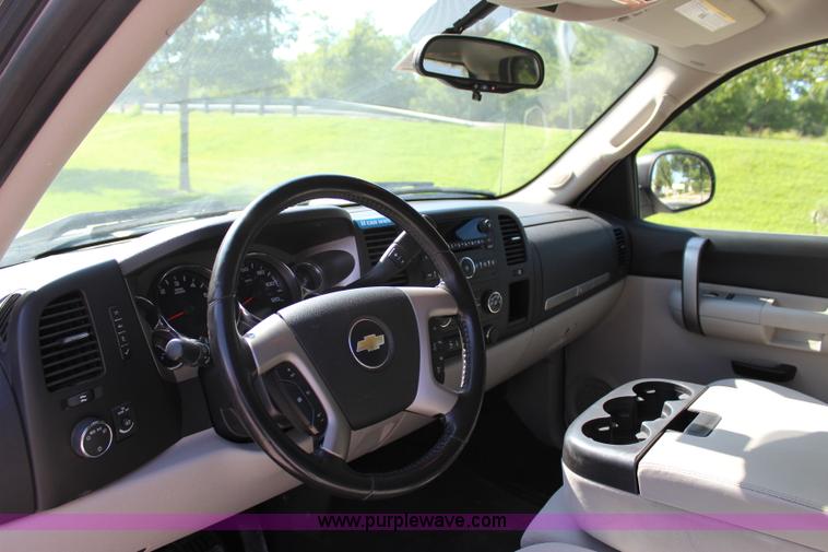 image for item I1547 2009 Chevrolet Silverado 1500 Crew Cab pickup truck