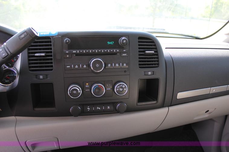 image for item I1547 2009 Chevrolet Silverado 1500 Crew Cab pickup truck