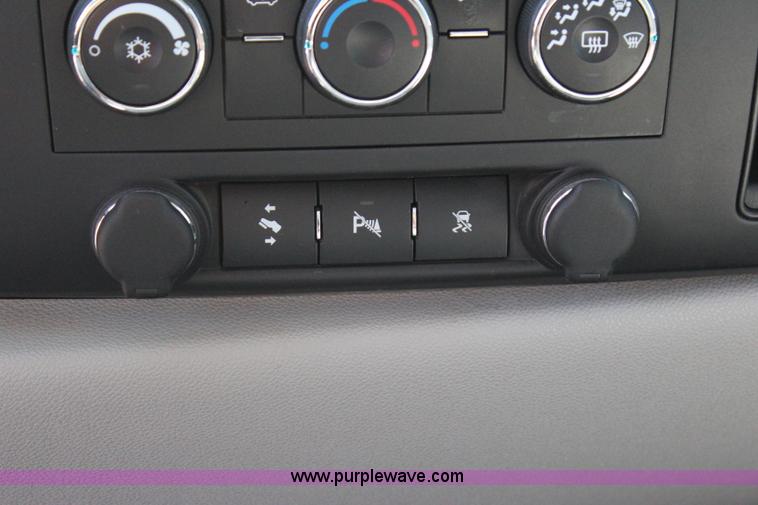 image for item I1547 2009 Chevrolet Silverado 1500 Crew Cab pickup truck