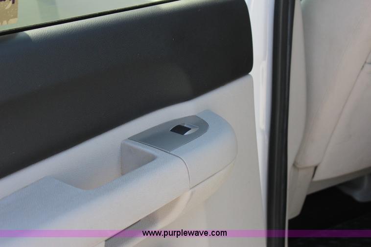 image for item I1547 2009 Chevrolet Silverado 1500 Crew Cab pickup truck