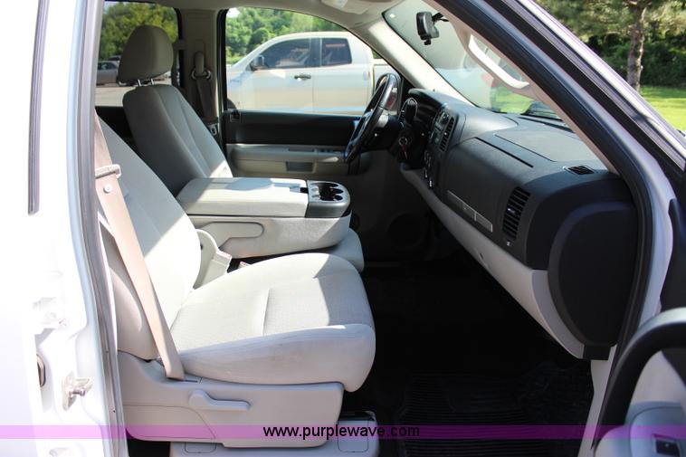 image for item I1547 2009 Chevrolet Silverado 1500 Crew Cab pickup truck