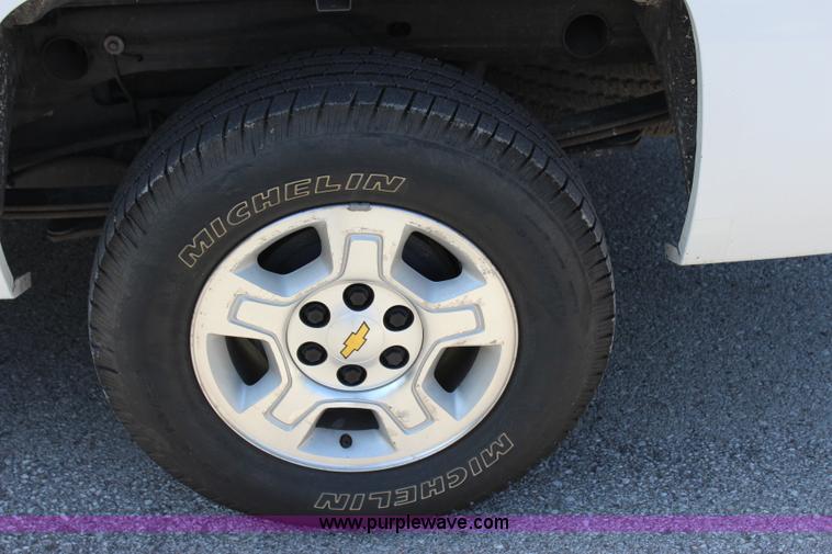 image for item I1547 2009 Chevrolet Silverado 1500 Crew Cab pickup truck