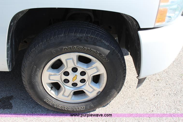 image for item I1547 2009 Chevrolet Silverado 1500 Crew Cab pickup truck