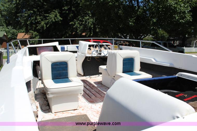 image for item I1597 1984 Chaparral 198 boat