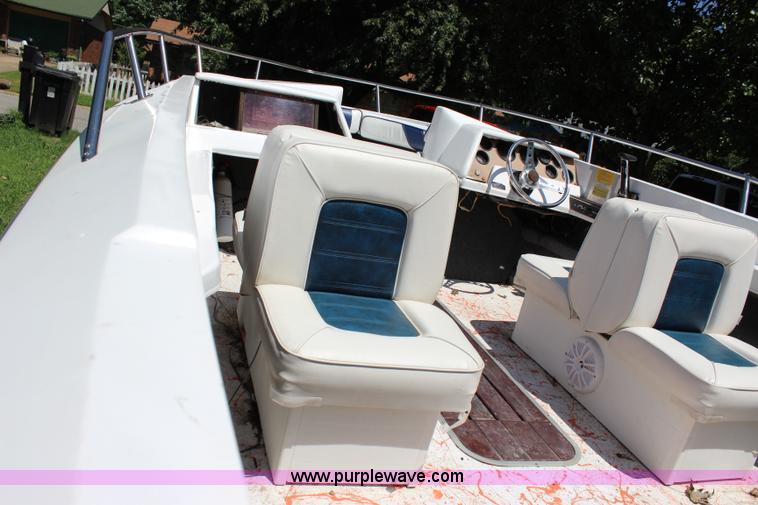 image for item I1597 1984 Chaparral 198 boat