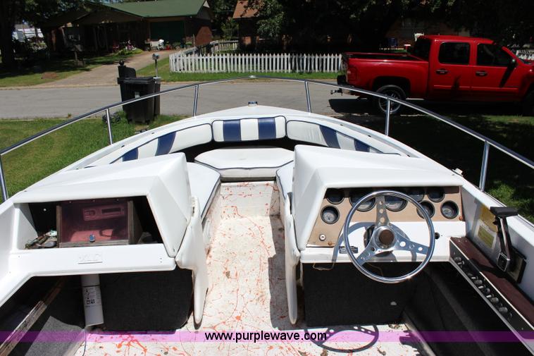 image for item I1597 1984 Chaparral 198 boat