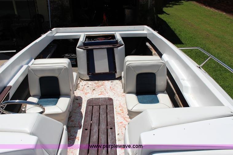 image for item I1597 1984 Chaparral 198 boat