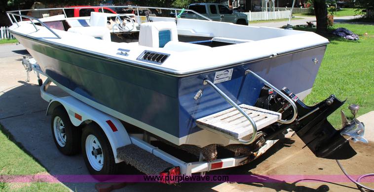 image for item I1597 1984 Chaparral 198 boat