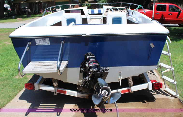 image for item I1597 1984 Chaparral 198 boat