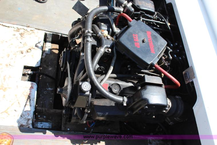 image for item I1597 1984 Chaparral 198 boat