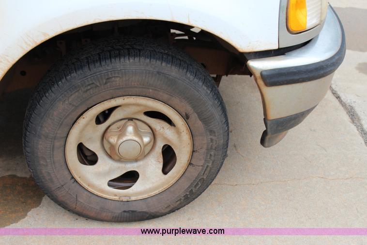 image for item I1604 1998 Ford F150 Ext. Cab pickup truck