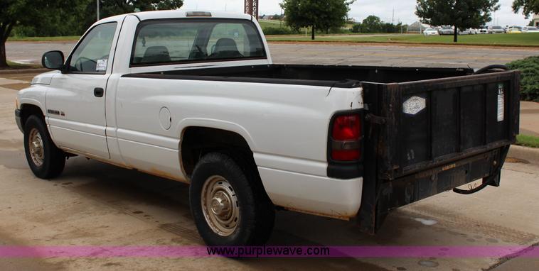 image for item I1609 1999 Dodge Ram 2500 pickup truck