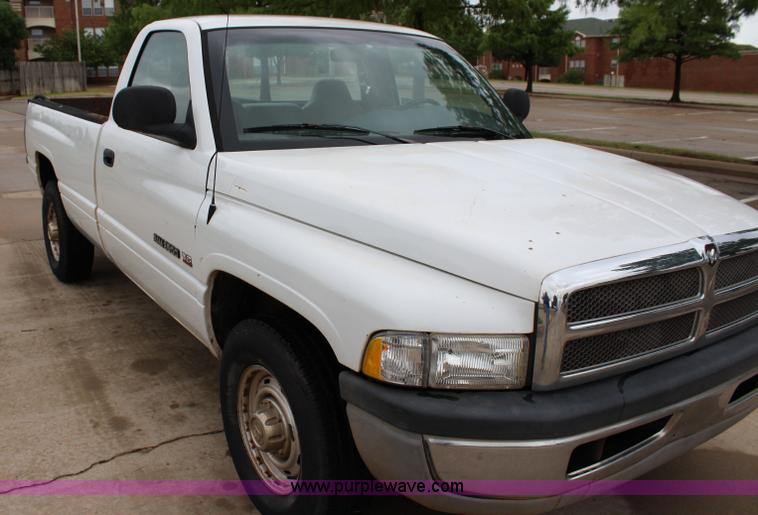 image for item I1609 1999 Dodge Ram 2500 pickup truck