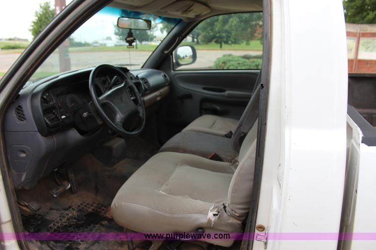 image for item I1609 1999 Dodge Ram 2500 pickup truck