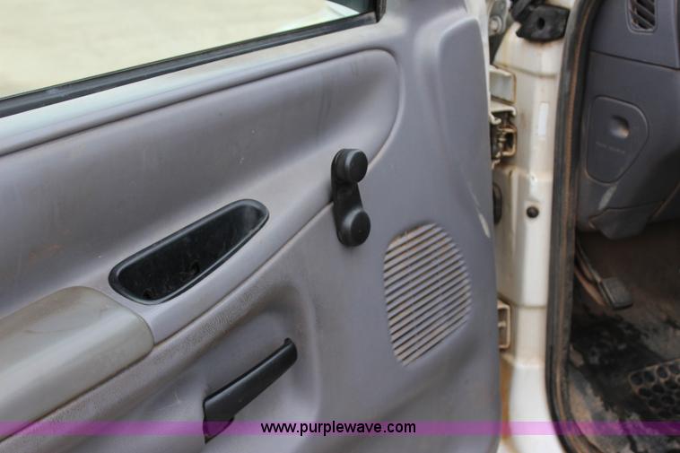 image for item I1609 1999 Dodge Ram 2500 pickup truck