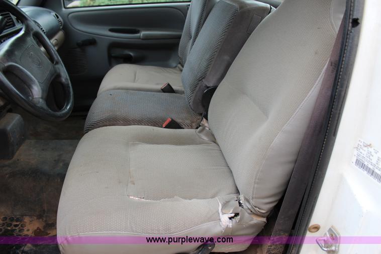 image for item I1609 1999 Dodge Ram 2500 pickup truck