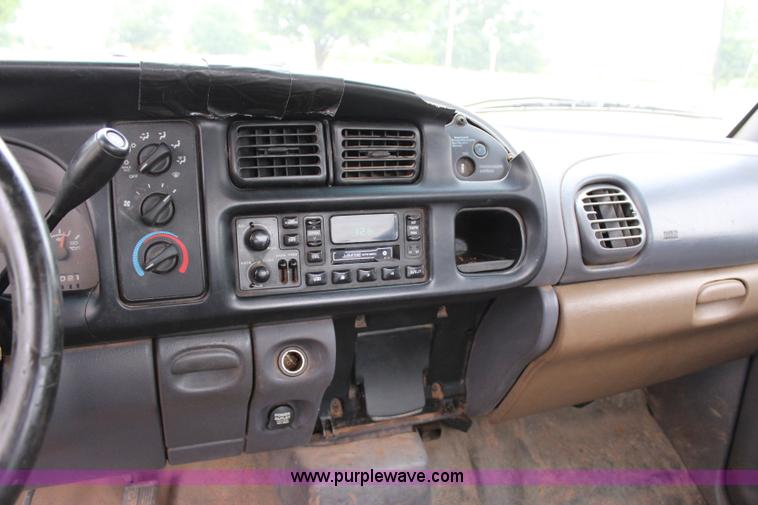 image for item I1609 1999 Dodge Ram 2500 pickup truck