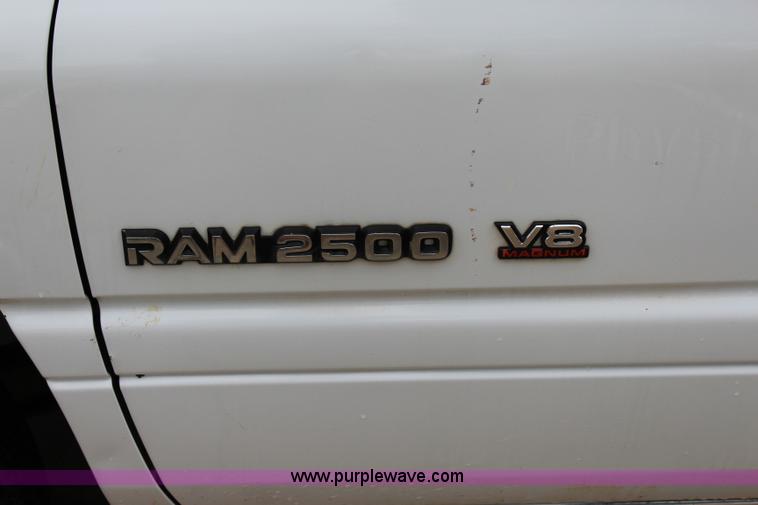 image for item I1609 1999 Dodge Ram 2500 pickup truck